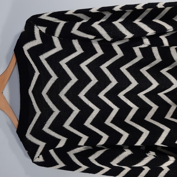 WISHLIST BLACK/ WHITE CHEVRIN SWEATER SZ XL - Picture 8 of 14